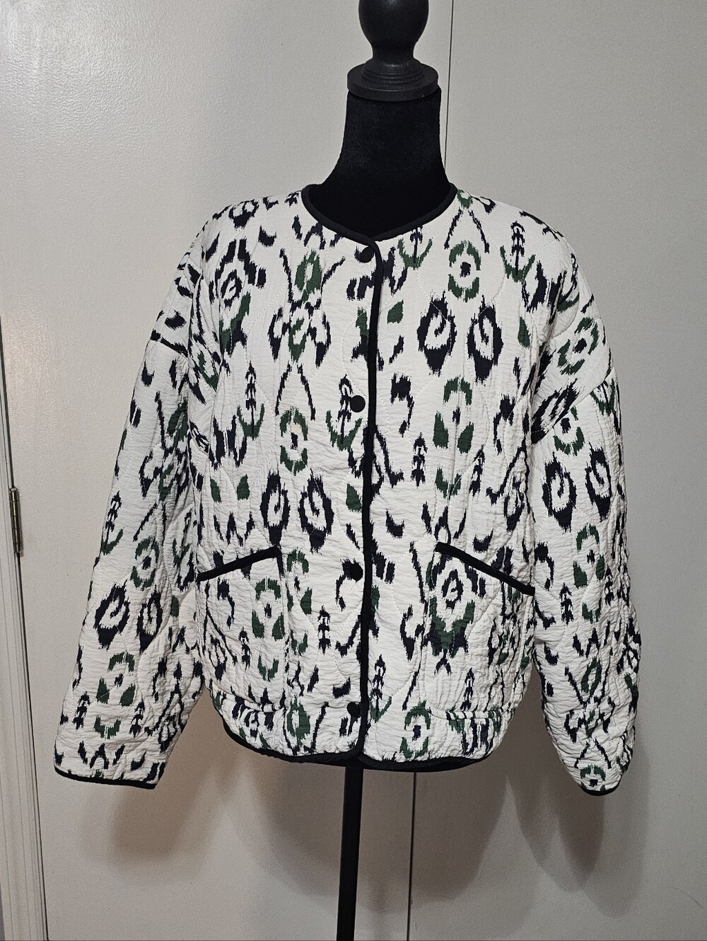 Zara Quilted Ikat-Print Jacket in White, Black & Green Sz Lg